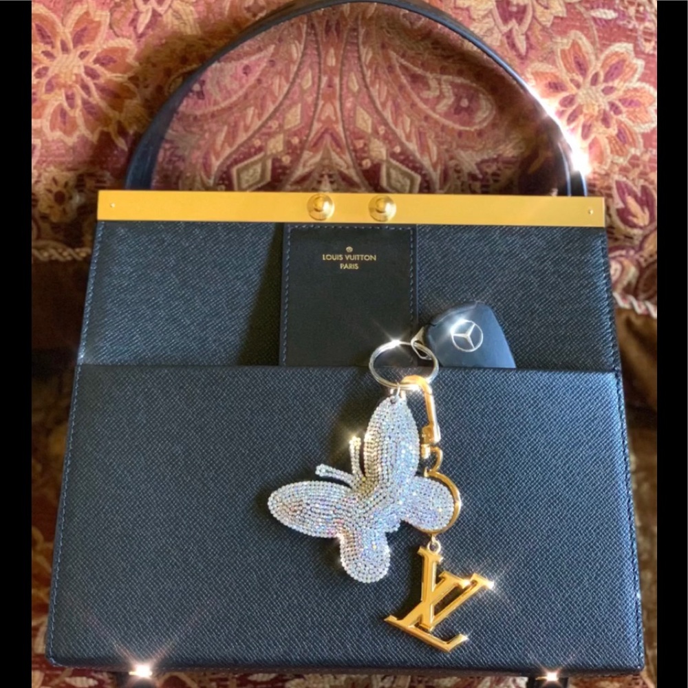 Authentic 2018 Louis Vuitton Taiga City Frame Bag